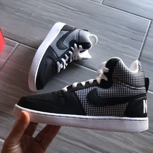 Nike court borough mid se new 7.5